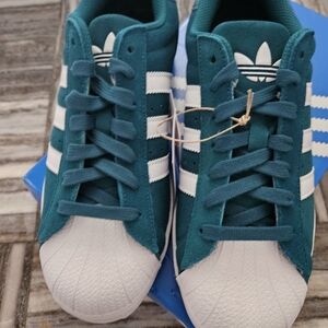 Adidas superstar size 8